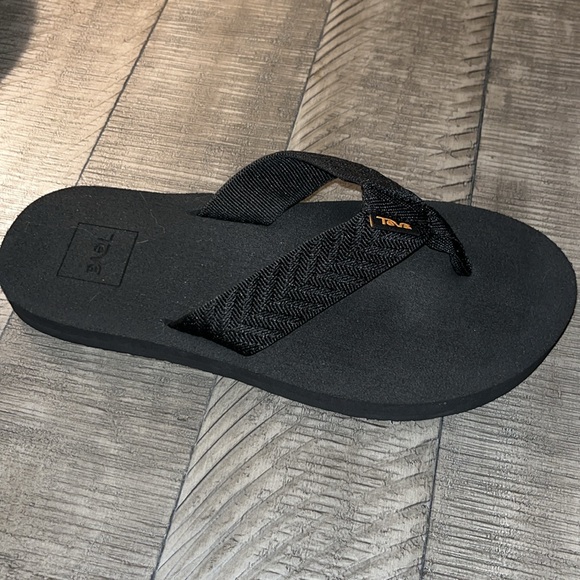 Womens black Teva flip flops - Picture 4 of 6